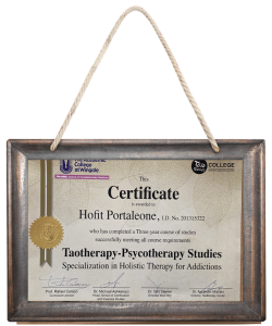 emptywoodensignhangingonaropeonwhitebackgroundwithclippingpath